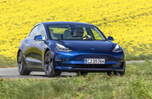 Tesla drøner direkte ind på en flot samlet 6. plads i FDMs store AutoIndex-undersøgelse. (Foto: FDM)