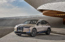 Den danske lancering finder sted i november måned 2021. I løbet af året op til lanceringen vil BMW kommunikere endnu flere detaljer om det nye teknologiske flagskib.