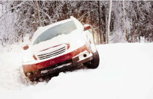 Falck måtte ud at hjælpe hundredvis af bilister på grund af snefald, masser af ’sort is’ og flade batterier.