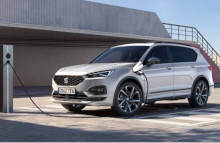 Priserne begynder ved 374.990 kr. inklusive levering for Tarraco Xcellence plug-in e-HYBRID og 389.990 kr. for Tarraco FR plug-in e-HYBRID.