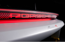 Med op til 1.100 hestekræfter, innovativ teknologi og lynhurtig opladning er Porsche Mission R et fuldt elektrisk bud på fremtidens racerbil.