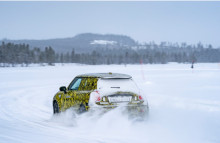 Næste generation af den elektriske MINI 3-dørs testes på sne og is i Lapland i Nordsverige.